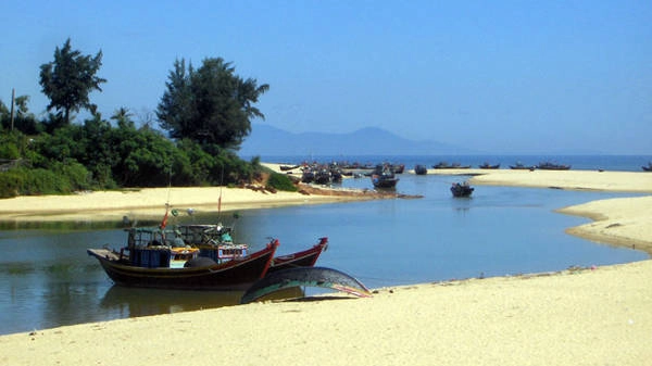 Cửa sông Dinh ở Nhân Trạch - Ảnh: L.GIANG