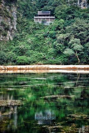 Sau khi lên ngôi, Đinh Tiên Hoàng phong cho Trương Ma Ní làm Tăng Lục Đạo Sĩ. Sau đó, Trương Ma Ní và con trai Trương Ma Sơn đã cải tạo nơi hiểm trở này thành một pháp trường xử án để giúp vua trị nước (theo Việt sử tiêu án - Ngô Thì Sĩ) .  