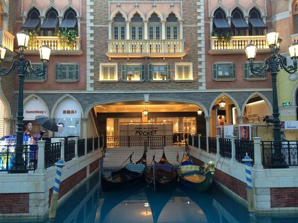 Một tour dạo quanh dòng kênh này thường kéo dài 15 phút và bạn có thể được nghe những bài hát do chính người lái thuyền thể hiện. Thuyền ở mỗi đoạn kênh có thời gian hoạt động khác nhau. Marco Polo và Grand Cana mở từ 11h-22h, còn San Luca từ 11h-19h. Một tour dạo quanh dòng kênh này thường kéo dài 15 phút và bạn có thể được nghe những bài hát do chính người lái thuyền thể hiện. Thuyền ở mỗi đoạn kênh có thời gian hoạt động khác nhau. Marco Polo và Grand Cana mở từ 11h-22h, còn San Luca từ 11h-19h.