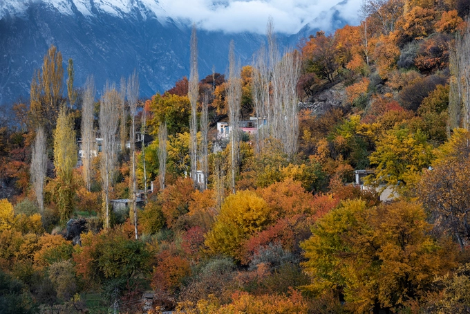 Hành trình của anh Tùng dự định đến các vùng Hunza, Skardu và Chitral nhưng vì mưa tuyết nên xe không qua đèo được nên anh lỡ hẹn với Chitral. Hành trình của anh Tùng dự định đến các vùng Hunza, Skardu và Chitral nhưng vì mưa tuyết nên xe không qua đèo được nên anh lỡ hẹn với Chitral.