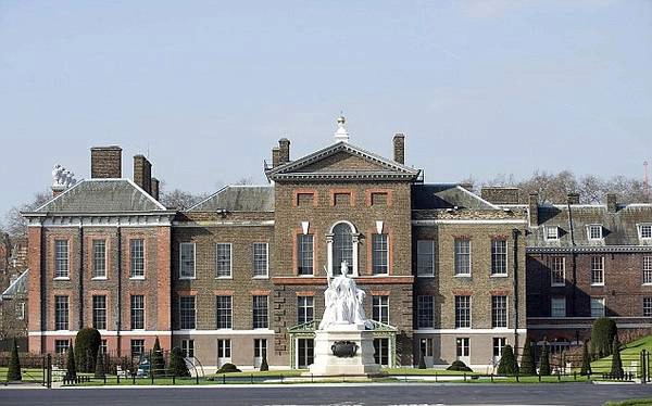 Điện Kensington, nơi ở của vợ chồng Hoàng tử William và con trai vừa chào đời sẽ trở thành địa điểm thu hút đông đảo du khách.