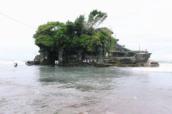 Đền thiêng Tanah Lot.