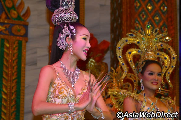 Không phải quá lời khi nói rằng Bangkok là nơi diễn ra những show Katoey nổi tiếng và tuyệt vời nhất trên thế giới.