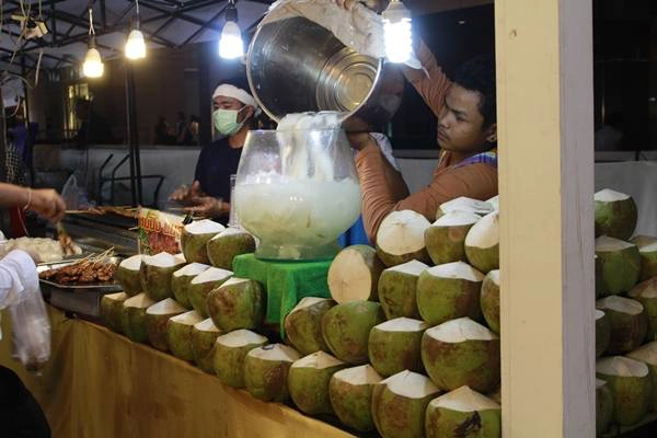 Dừa Thái Lan thì không có điểm nào để chê cả. Đặc biệt là dừa dứa, một loại dừa đặc trưng của xứ chùa vàng. Dừa Thái Lan thì không có điểm nào để chê cả. Đặc biệt là dừa dứa, một loại dừa đặc trưng của xứ chùa vàng.