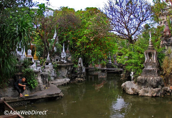 Khuôn viên xanh mát của chùa Wat Prayoon. Ảnh: Bangkok.com