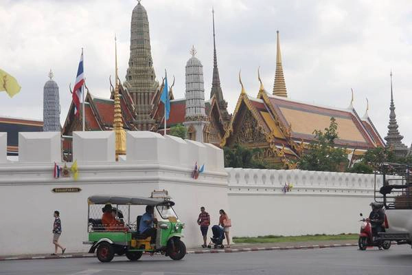 Hoàng Cung Thái Lan nhìn từ bên ngoài. Ảnh: San San