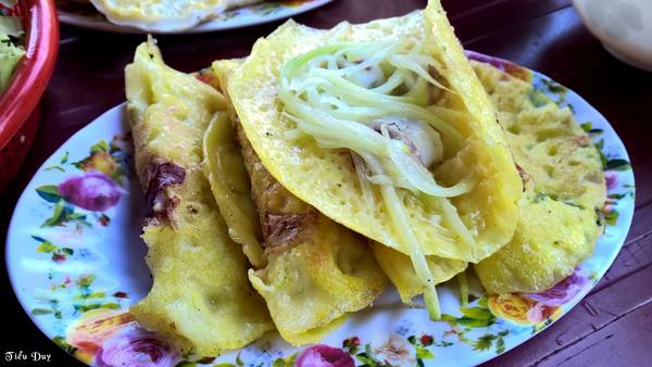 Bánh xèo mực. Ảnh: Tiểu Duy Bánh xèo mực. Ảnh: Tiểu Duy