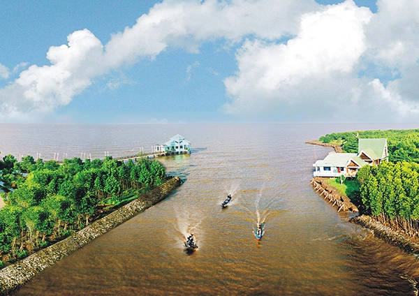 Mũi Cà Mau: Mũi Cà Mau nằm ở xóm Mũi, xã Đất Mũi, huyện Ngọc Hiển, cách thành phố Cà Mau hơn 100 km. Đây là mảnh đất nhô ra phía biển Đông ở cực Nam của Tổ quốc, vị trí này có ý nghĩa vô cùng thiêng liêng đối với dân tộc ta.  Ảnh: ST