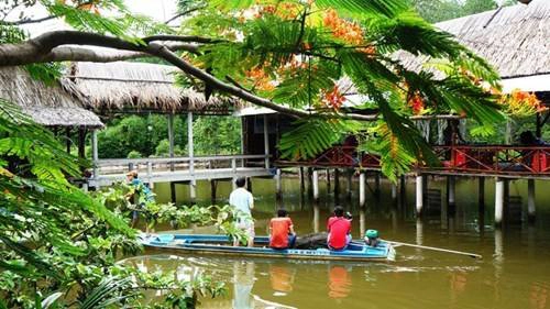 Điểm du lịch sinh thái cộng đồng Nguyễn Văn Nhuần.