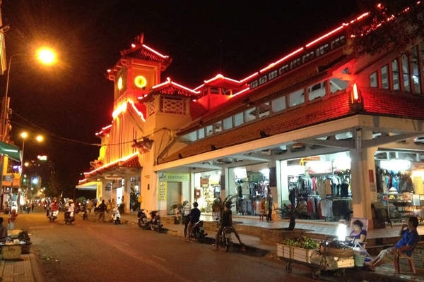Một góc chợ đêm Tây Đô. Ảnh: vietnamtourism.com Một góc chợ đêm Tây Đô. Ảnh: vietnamtourism.com