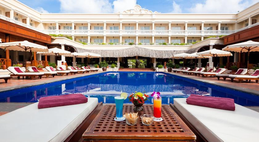 Hồ bơi. Ảnh: victoriahotels