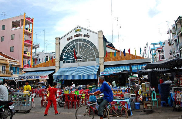 Chợ Châu Đốc là nơi du khách có thể mua món cà na đập thơm ngon. Ảnh: viet- Chợ Châu Đốc là nơi du khách có thể mua món cà na đập thơm ngon. Ảnh: viet-circle.com