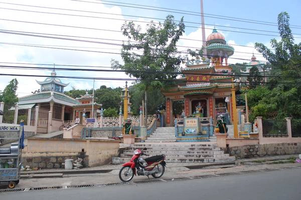 Chùa Tây An nhìn từ bên ngoài. Ảnh: panoramio.com Chùa Tây An nhìn từ bên ngoài. Ảnh: panoramio.com