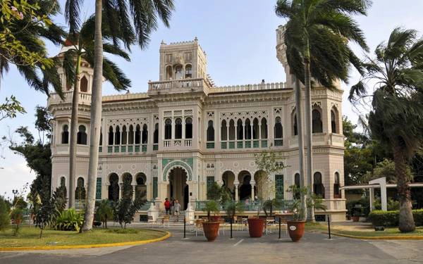 Dạo quanh những con phố của Cienfuegos Dạo quanh những con phố của Cienfuegos