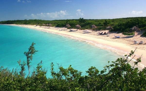 Thỏa thích bơi lội và tắm nắng trên những bãi biển xinh đẹp của Villa Clara Thỏa thích bơi lội và tắm nắng trên những bãi biển xinh đẹp của Villa Clara