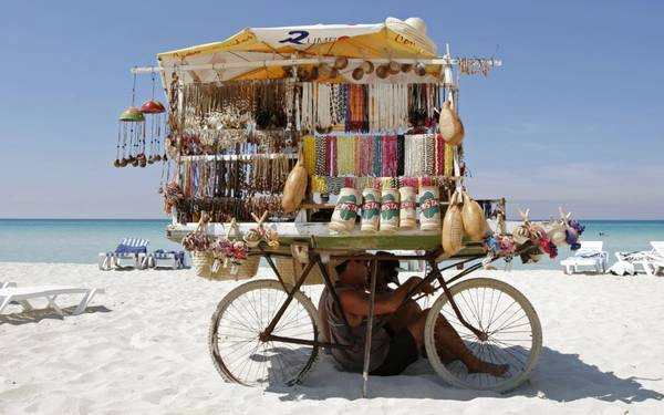 Thư giãn và dành thời gian vui chơi trên bãi biển Varadero xinh đẹp. Thư giãn và dành thời gian vui chơi trên bãi biển Varadero xinh đẹp.