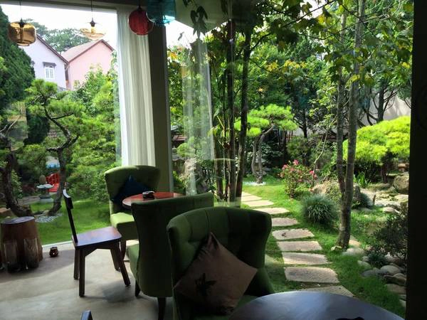Zen Garden Coffee tọa lạc tại số 27 Trần Bình Trọng, P. 5, Tp. Đà Lạt. Ảnh: Nguyễn Thị Bích Ngọc Zen Garden Coffee tọa lạc tại số 27 Trần Bình Trọng, P. 5, Tp. Đà Lạt. Ảnh: Nguyễn Thị Bích Ngọc