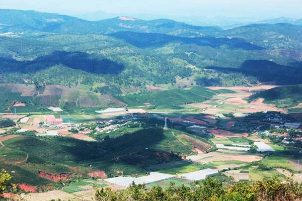 Bức tranh phong cảnh hữu tình nhìn từ đỉnh núi Bức tranh phong cảnh hữu tình nhìn từ đỉnh núi