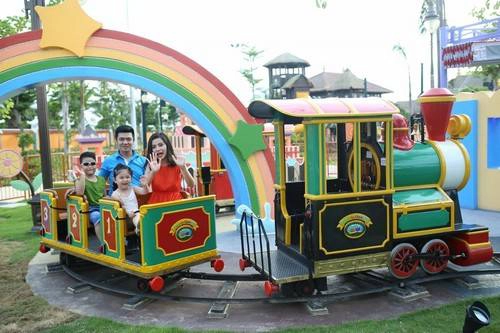 con-duong-ruc-ro-den-long-ky-luc-tai-asia-park-da-nang-ivivu-7
