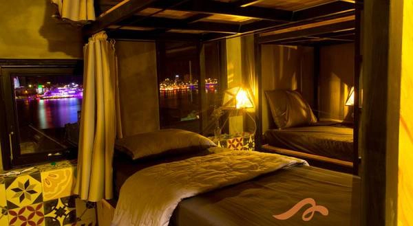 Hostel có tổng cộng 5 tầng. Mỗi tầng khoảng 2 gian phòng với các phòng đơn, đôi xen kẽ. Và có một khu vực vệ sinh chung để sinh hoạt cá nhân. Tuy nhỏ nhưng rất gọn gàng và thuận tiện. Hostel có tổng cộng 5 tầng. Mỗi tầng khoảng 2 gian phòng với các phòng đơn, đôi xen kẽ. Và có một khu vực vệ sinh chung để sinh hoạt cá nhân. Tuy nhỏ nhưng rất gọn gàng và thuận tiện.