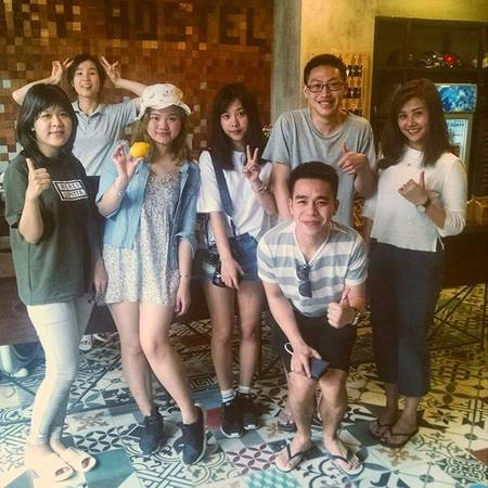Ngoài sự ấn tượng về kiến trúc, Memory Hostel còn hấp dẫn các khách lưu trú bằng các dịch vụ truyền tải được tinh thần, tình cảm của đất và người xứ Quảng. Các nhân viên nhiệt tình và am hiểu về Đà Nẵng sẽ đưa bạn đi đến những địa chỉ thú vị của Đà Nẵng về ẩm thực và cảnh đẹp. Ảnh: julienspoops Ngoài sự ấn tượng về kiến trúc, Memory Hostel còn hấp dẫn các khách lưu trú bằng các dịch vụ truyền tải được tinh thần, tình cảm của đất và người xứ Quảng. Các nhân viên nhiệt tình và am hiểu về Đà Nẵng sẽ đưa bạn đi đến những địa chỉ thú vị của Đà Nẵng về ẩm thực và cảnh đẹp. Ảnh: julienspoops