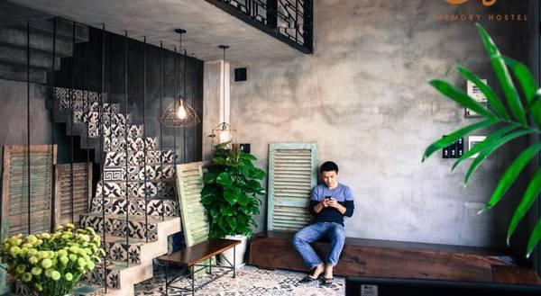 Đây là một hostel với địa thế khá đắc địa. Nằm ngay trong trung tâm thành phố, cách sông Hàn chỉ vài sải chân. Chưa kể xung quang, các khu ăn uống, Food Court, quán cafe nhộn nhịp suốt đêm ngày. Đây là một hostel với địa thế khá đắc địa. Nằm ngay trong trung tâm thành phố, cách sông Hàn chỉ vài sải chân. Chưa kể xung quang, các khu ăn uống, Food Court, quán cafe nhộn nhịp suốt đêm ngày.