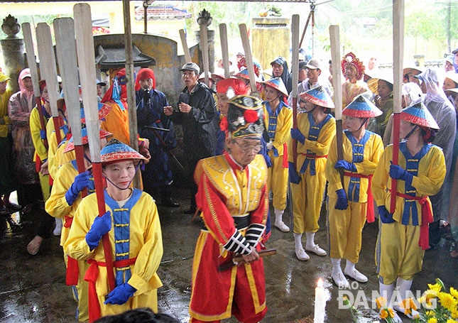 Hát bả trạo đưa linh. Ảnh: Báo Đà Nẵng.