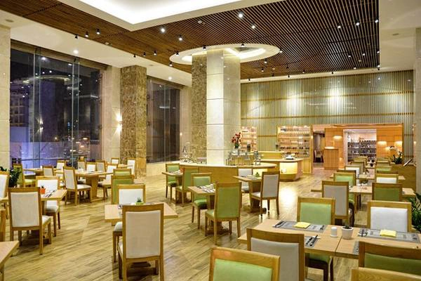 Nhà hàng Honolulu là thế giới ẩm thực đa quốc gia phong phú với các đầu bếp Á Âu.