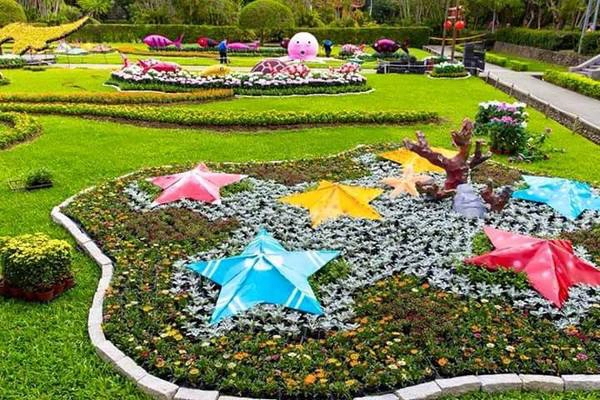 Lễ hội hoa cúc Đài Bắc năm nay diễn ra từ ngày 14/11 đến hết ngày 29/11/2015 tại đường Fulin, Shilin nên du khách nào chưa có dịp hoặc chưa kịp đến thăm thì đừng bỏ lỡ cơ hội ghé qua lễ hội nhé. Lễ hội hoa cúc Đài Bắc năm nay diễn ra từ ngày 14/11 đến hết ngày 29/11/2015 tại đường Fulin, Shilin nên du khách nào chưa có dịp hoặc chưa kịp đến thăm thì đừng bỏ lỡ cơ hội ghé qua lễ hội nhé.
