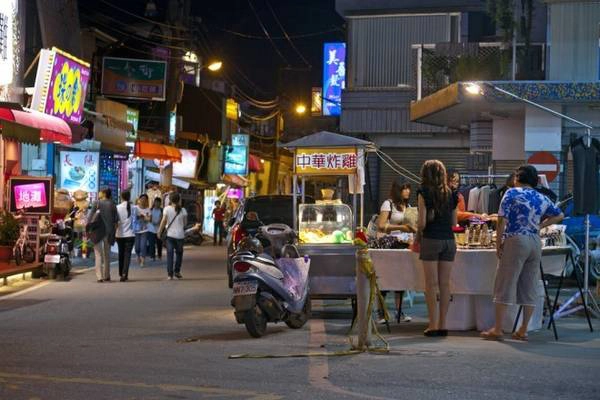 9. Biǎnshí ở Hoa Liên: Biǎnshí là một loại sủi cảo hay hoành thánh được ăn kèm nước dùng, với nhân thịt lợn hoặc tôm tươi. Du khách có thể thưởng thức món này ở các chợ đêm ở Hoa Liên. Ảnh: Roughguides. 9. Biǎnshí ở Hoa Liên: Biǎnshí là một loại sủi cảo hay hoành thánh được ăn kèm nước dùng, với nhân thịt lợn hoặc tôm tươi. Du khách có thể thưởng thức món này ở các chợ đêm ở Hoa Liên. Ảnh: Roughguides.