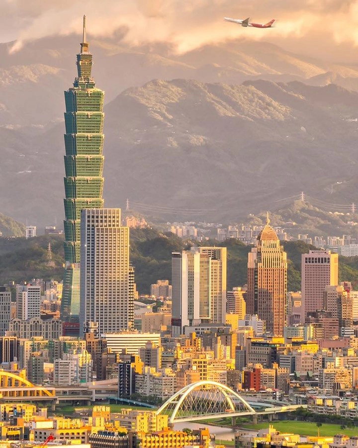 Một góc thành phố Đài BắcTòa, tòa tháp Taipei 101 - biểu tượng Đài Loan.