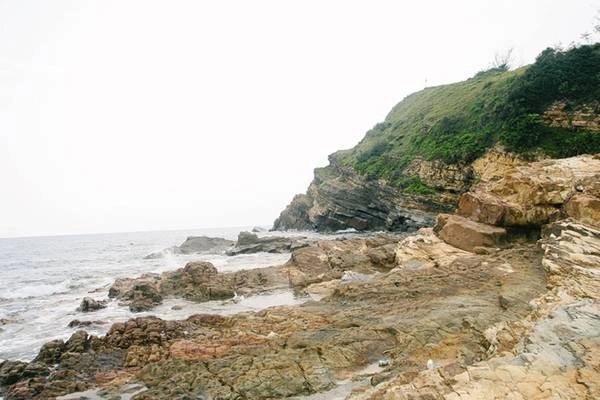 Ghé thăm Bãi Đá để ngắm nhìn cảnh biển mênh mông và một phần biển đảo là trải nghiệm nên thử. Đặc biệt, khi đến với Cô Tô, bạn không thể nào bỏ lỡ những giờ phút ngắm nhìn mặt trời lên xuống phía chân trời. Ghé thăm Bãi Đá để ngắm nhìn cảnh biển mênh mông và một phần biển đảo là trải nghiệm nên thử. Đặc biệt, khi đến với Cô Tô, bạn không thể nào bỏ lỡ những giờ phút ngắm nhìn mặt trời lên xuống phía chân trời.