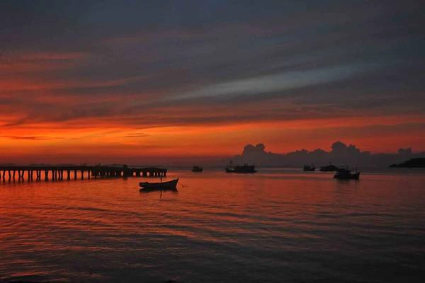 Hoàng hôn trên đảo Hải Tặc. Ảnh: vnphoto.net
