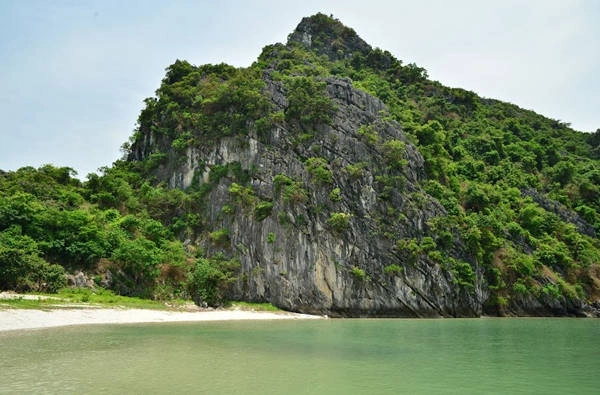 du-lich-dao-mat-rong-ngoc-vung-cung-nhom-ban-ivivu-5