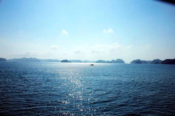 Cảnh biển tuyệt đẹp nhìn từ tàu di chuyển từ đất liền ra đảo. Ảnh: Phuot HD Cảnh biển tuyệt đẹp nhìn từ tàu di chuyển từ đất liền ra đảo. Ảnh: Phuot HD