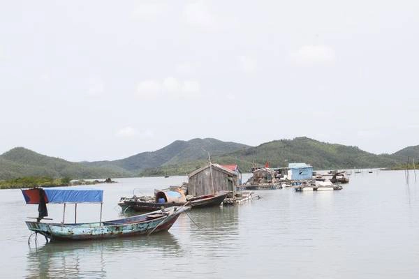 Khác với không khí nhộn nhịp của các hòn đảo nổi tiếng khác của Quảng Ninh, đảo Ngọc Vừng lại sở hữu một khung cảnh bình yên hiếm có. Ảnh: ST Khác với không khí nhộn nhịp của các hòn đảo nổi tiếng khác của Quảng Ninh, đảo Ngọc Vừng lại sở hữu một khung cảnh bình yên hiếm có. Ảnh: ST