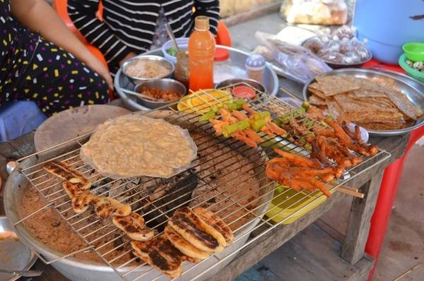 Trên đảo bày bán rất nhiều món ăn vặt hấp dẫn. Ảnh: Má Lúm Trên đảo bày bán rất nhiều món ăn vặt hấp dẫn. Ảnh: Má Lúm