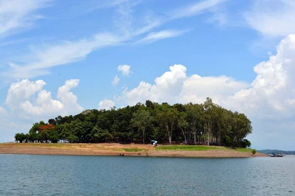 Khung cảnh hoang sơ của đảo Ó. Ảnh: Alex Nguyễn Khung cảnh hoang sơ của đảo Ó. Ảnh: Alex Nguyễn
