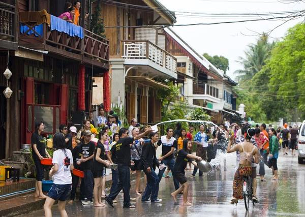 Không khí sôi động của lễ hội ở Luang Prabang. Ảnh: Insightguides.com