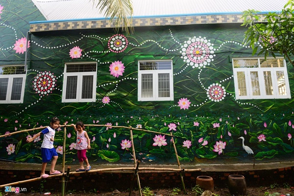 Những bức tranh vẽ mang màu sắc văn hóa của địa phương như sen hồng, cò trắng, sếu đầu đỏ,... kết hợp hài hòa đặc trưng của xứ sở chuột túi như đà điểu, nhà hát Opera Sydney... Những bức tranh vẽ mang màu sắc văn hóa của địa phương như sen hồng, cò trắng, sếu đầu đỏ,... kết hợp hài hòa đặc trưng của xứ sở chuột túi như đà điểu, nhà hát Opera Sydney...