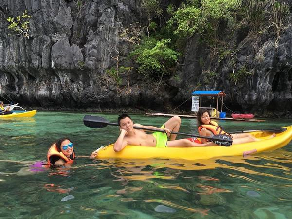 Chèo thuyền kayak ở Small Lagoon.