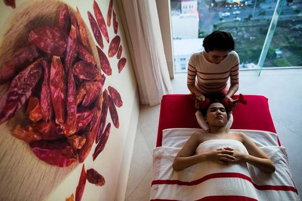 Mát-xa 60 phút miễn phí tại Spice Spa. Ảnh: A La Carte Mát-xa 60 phút miễn phí tại Spice Spa. Ảnh: A La Carte