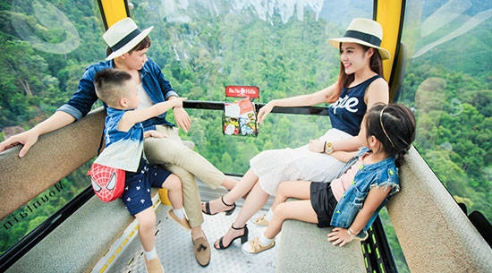 Cả gia đình sẽ có những giây phút thú vị khi ngồi trong cabin cáp treo. Ảnh: Banahills Cả gia đình sẽ có những giây phút thú vị khi ngồi trong cabin cáp treo. Ảnh: Banahills