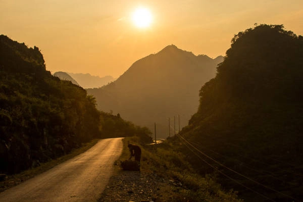 Khi hoàng hôn buông xuống