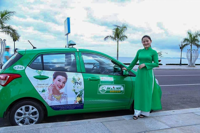 Taxi rất dễ bắt gặp trên đường phố Hạ Long