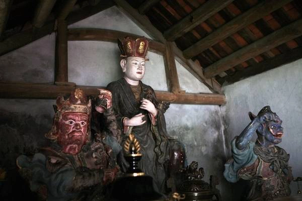 Ban thờ Đức Thánh Hiền. Ban thờ Đức Thánh Hiền.