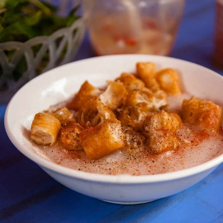 Bạn có thể thưởng thức cháo sườn ở các khu chợ hoặc những quán nhỏ trên phố Phan Đình Phùng, Ngõ Huyện, Ấu Triệu, Hàng Bồ, Hồ Đắc Di… Bạn có thể thưởng thức cháo sườn ở các khu chợ hoặc những quán nhỏ trên phố Phan Đình Phùng, Ngõ Huyện, Ấu Triệu, Hàng Bồ, Hồ Đắc Di…
