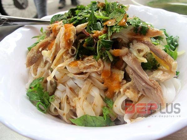 Phở trộn gà Mã Mây