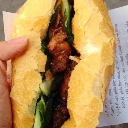 Bánh mì thịt xiên nướng đã trở thành một nơi hấp dẫn các tin đồ nghiền thịt xiên. Ảnh: yesgo Bánh mì thịt xiên nướng đã trở thành một nơi hấp dẫn các tin đồ nghiền thịt xiên. Ảnh: yesgo
