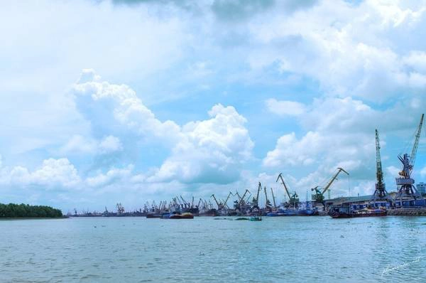 Cảng Hải Phòng bình yên trong ngày mới. Ảnh: Hải Phòng Photo Cảng Hải Phòng bình yên trong ngày mới. Ảnh: Hải Phòng Photo